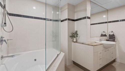 RYEVA Stays - Free Parking, Pool, Gym & Sauna in Brisbane