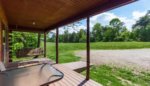 Romantic Cabin w Hot Tub Near Old Mans Cave in Logan