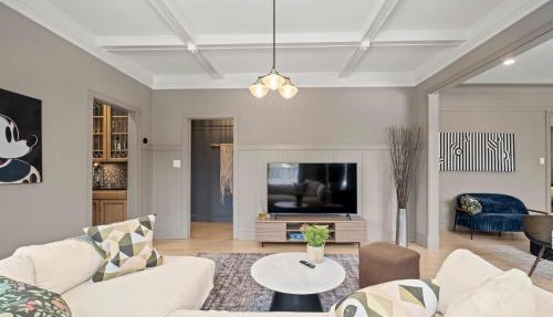 Elegant and Chic 2Bed 2Bath steps from the lake in Chicago