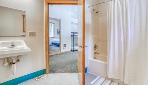 The Coho Lodge & The Chinook Lodge at Government Camp - Meredith Lodging in Government Camp