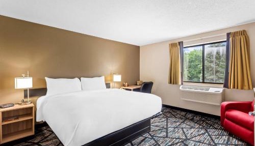 Quality Inn & Suites Howe - Sturgis in Howe