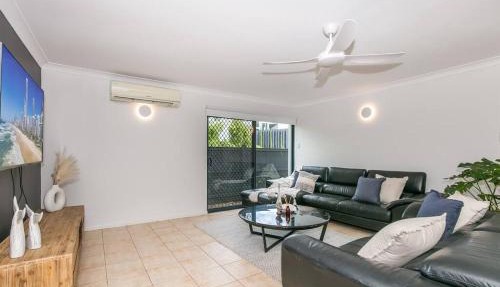 Bliss At Broadbeach - Large canal facing property in Gold Coast