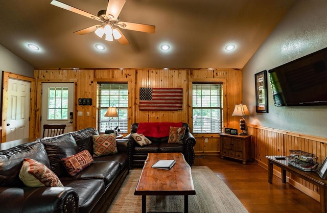 Red River Waterfront Fishing Getaway 