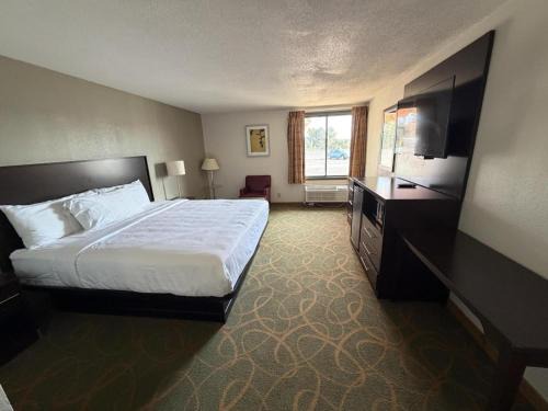 Econo Lodge Inn Suites Stevens Point 