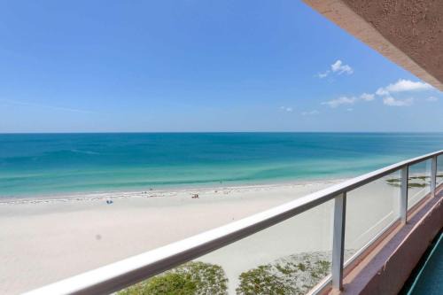 Crescent Beach Club 